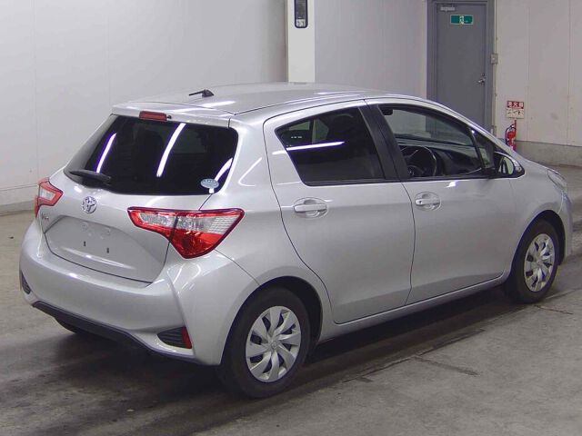 2020 Toyota Vitz F auction photo 5