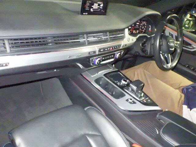 2017 Audi Q7 2.0TFSIクワトSライ 4WD auction photo 3