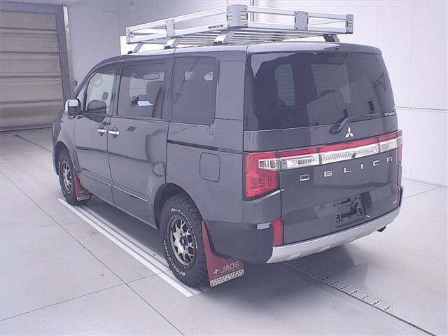 2019 Mitsubishi Delica D:5 4WD P auction photo 2