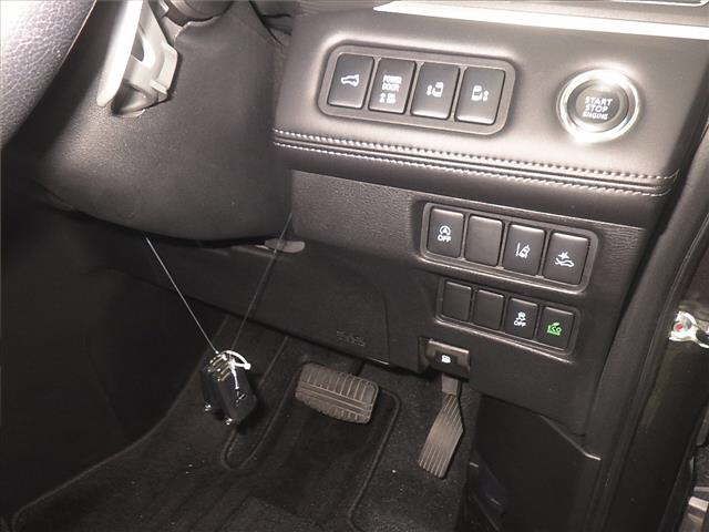 2019 Mitsubishi Delica D:5 4WD P auction photo 8