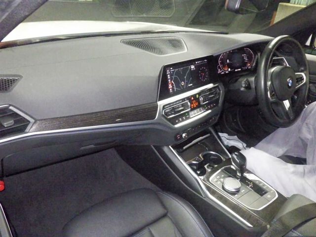 2019 BMW 3 Series 320DXDRIM Spots 4WD auction photo 3