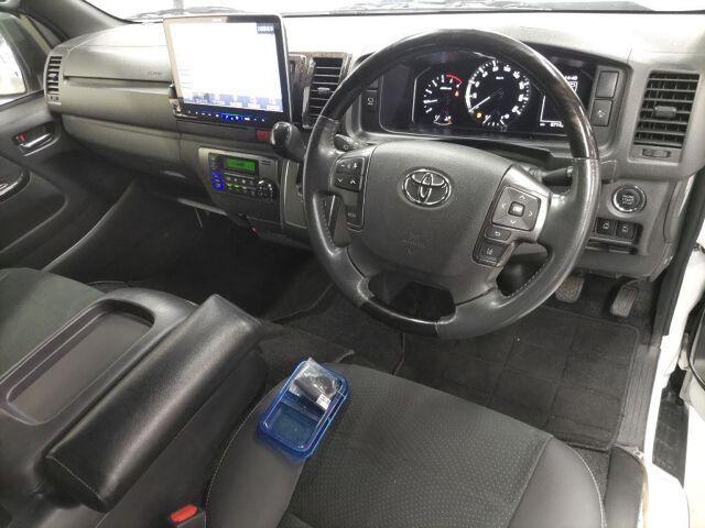 2023 Toyota Hiace LスーパーGLダーク2 auction photo 3