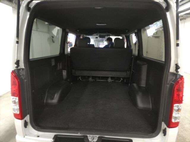 2023 Toyota Hiace LスーパーGLダーク2 auction photo 6