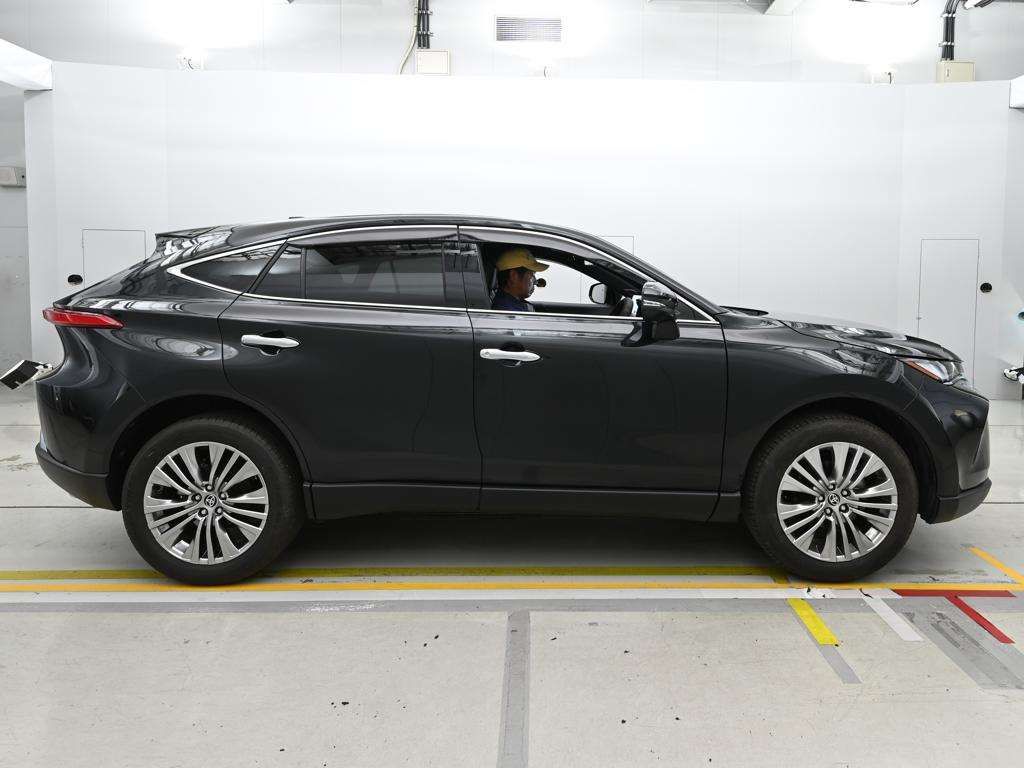2025 Toyota Harrier Z auction photo 3