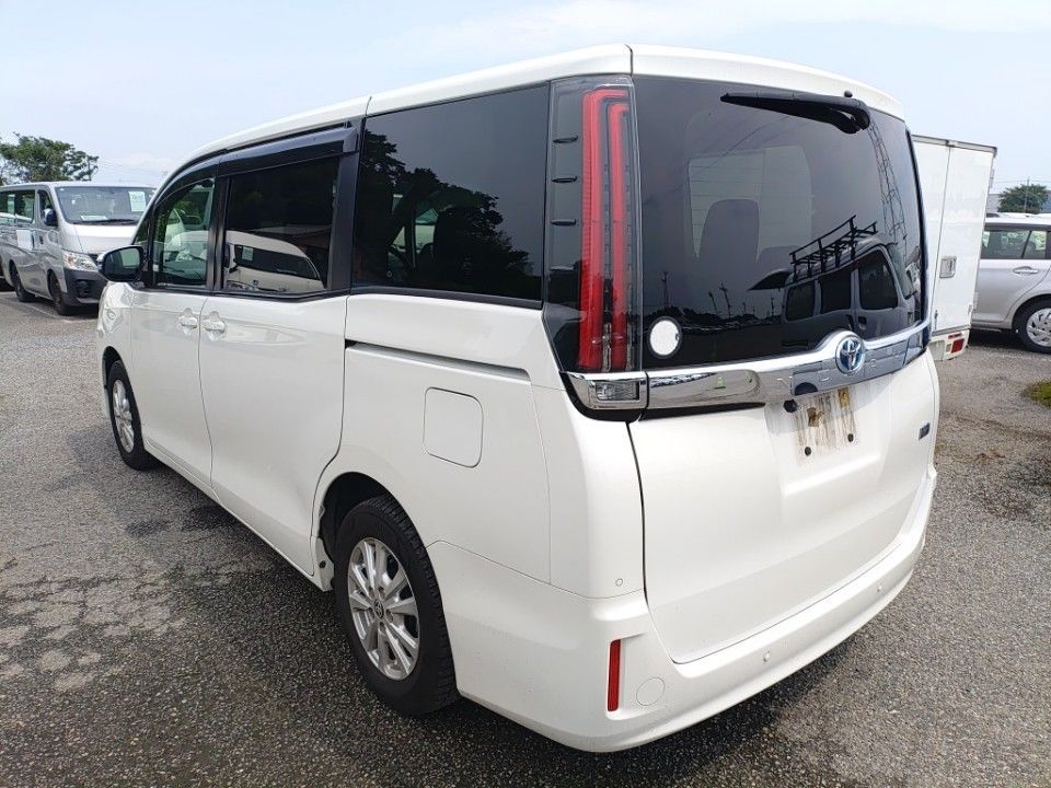 2021 Toyota Noah auction photo 6