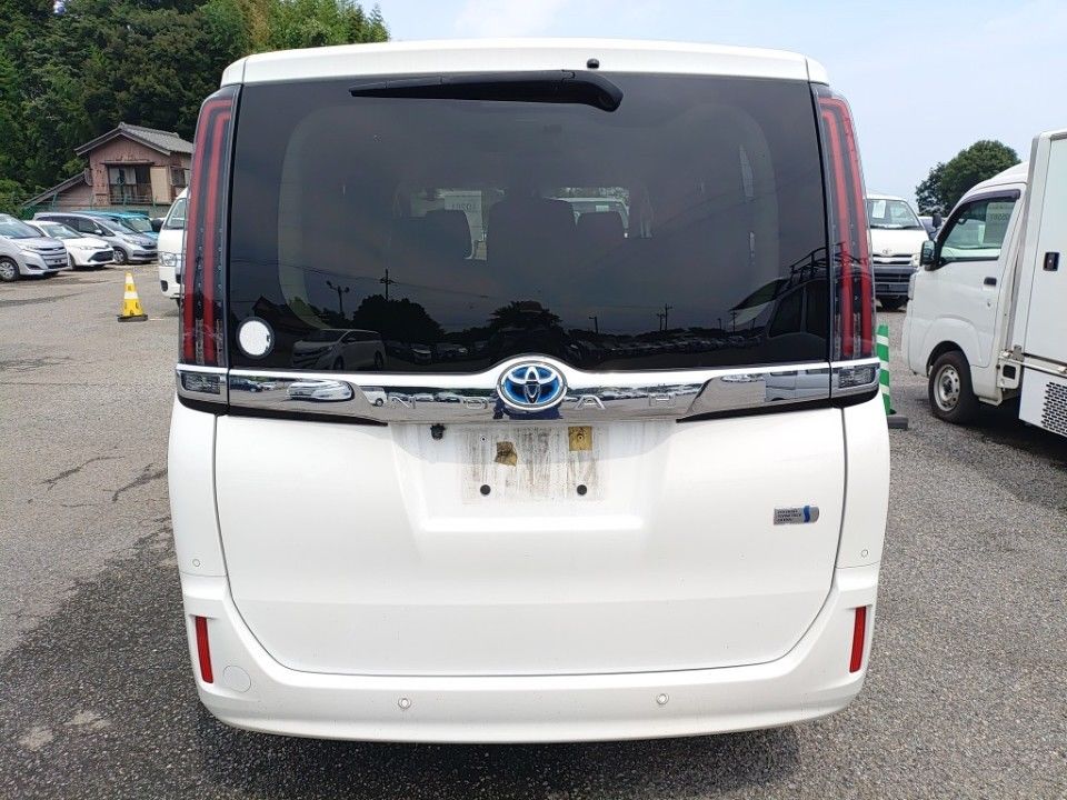 2021 Toyota Noah auction photo 5