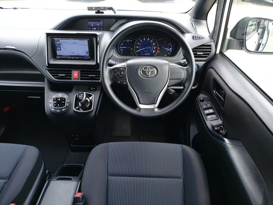 2021 Toyota Noah auction photo 3