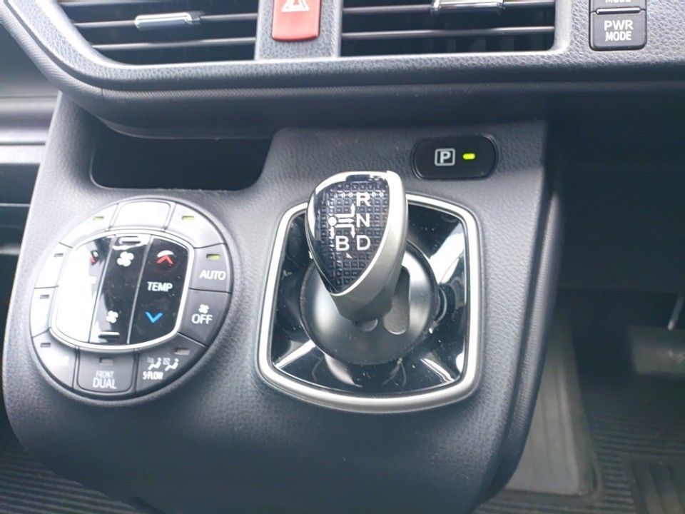 2021 Toyota Noah auction photo 12