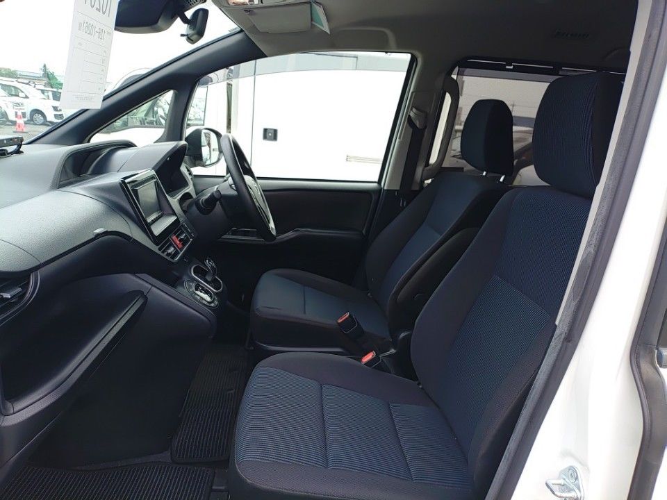 2021 Toyota Noah auction photo 16