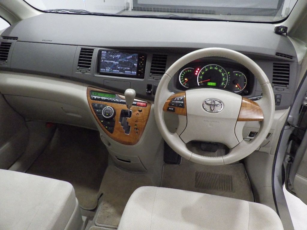 2010 Toyota Isis LG Edition auction photo 3