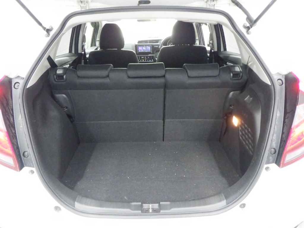 2017 Honda Fit ハイブリッドF auction photo 10