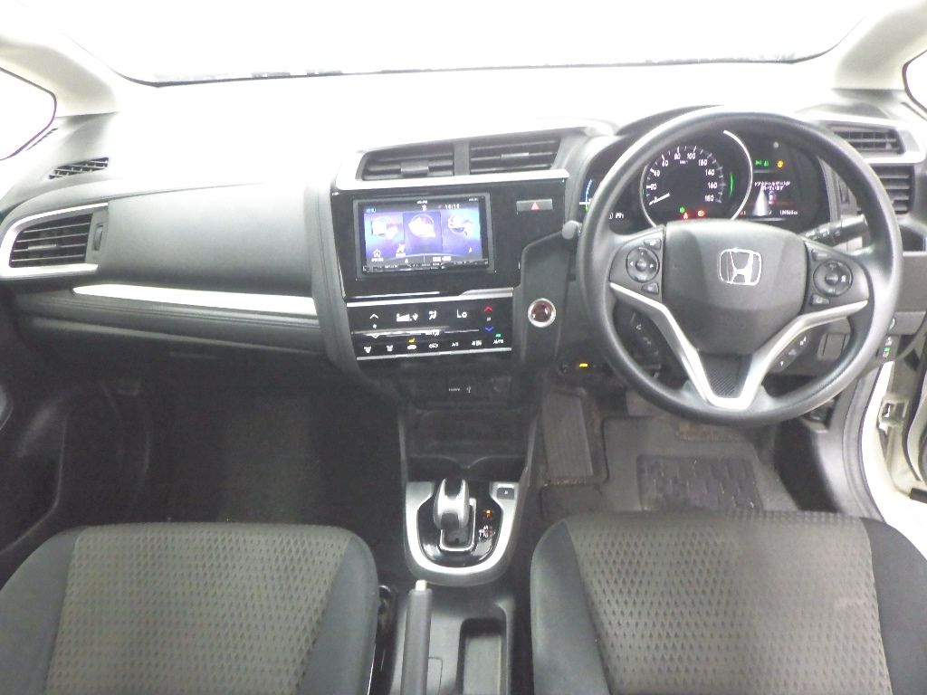 2017 Honda Fit ハイブリッドF auction photo 3