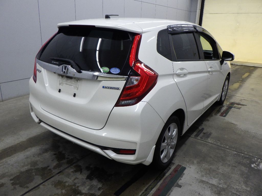 2017 Honda Fit ハイブリッドF auction photo 2