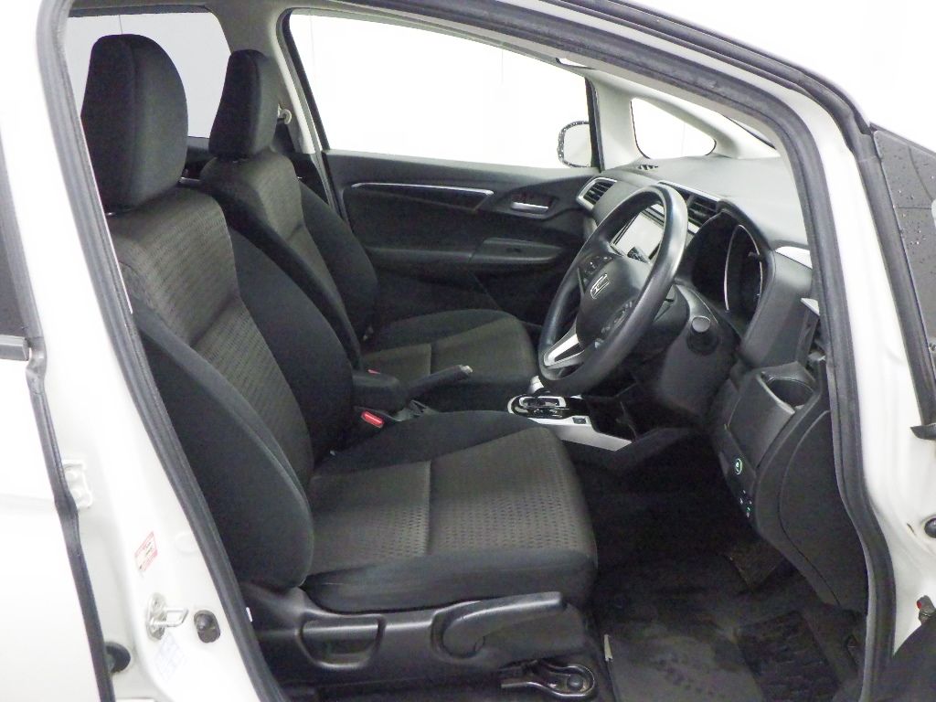 2017 Honda Fit ハイブリッドF auction photo 6