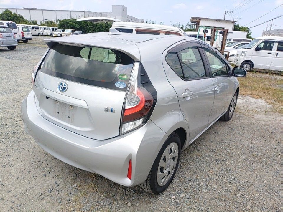 2021 Toyota Aqua auction photo 2