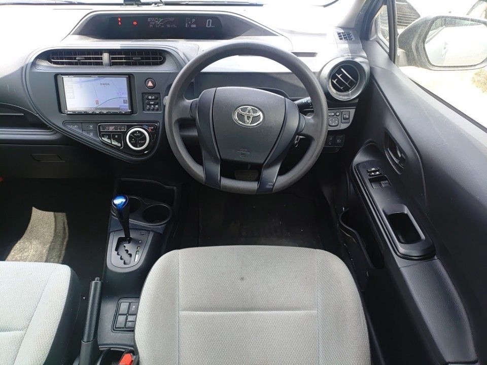 2021 Toyota Aqua auction photo 3