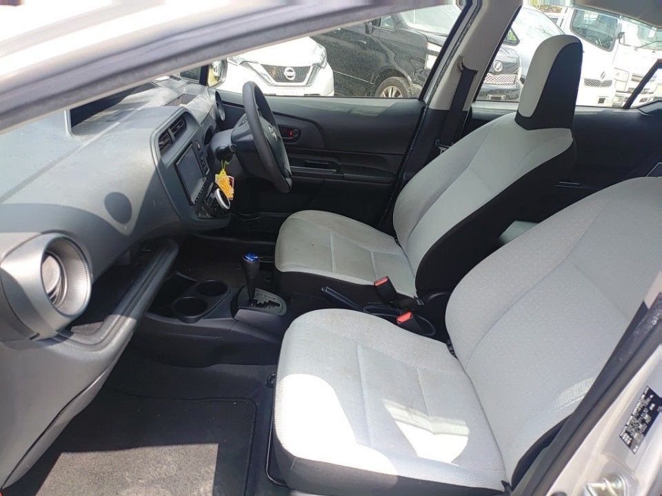 2021 Toyota Aqua auction photo 16