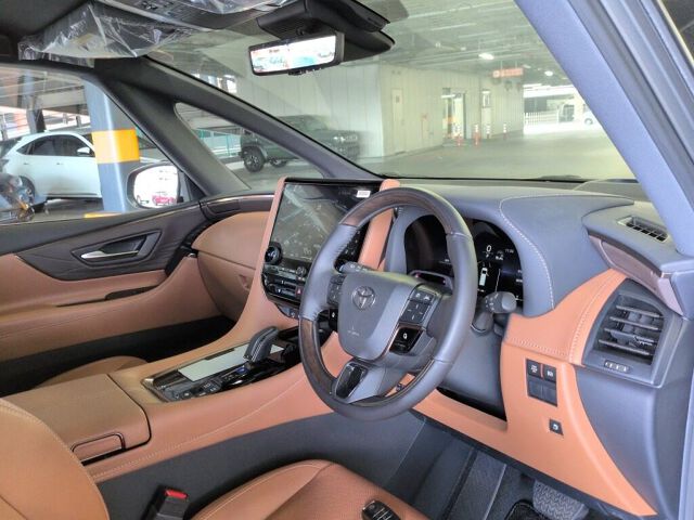 2025 Toyota Vellfire Z Premier auction photo 3
