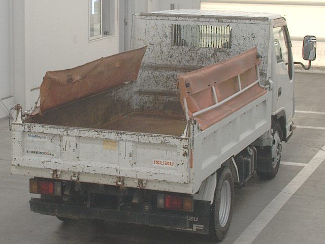 2017 Isuzu Elf dump auction photo 2