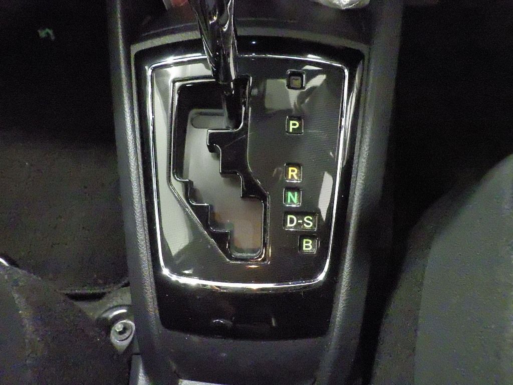 2015 Toyota Corolla Axio 1.5G auction photo 12