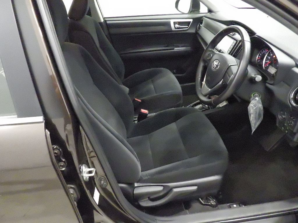2015 Toyota Corolla Axio 1.5G auction photo 6