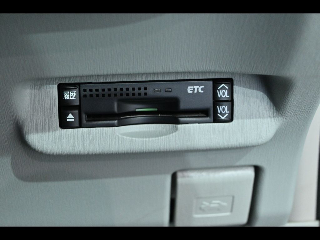 2011 Toyota Prius S LEDエディション auction photo 8