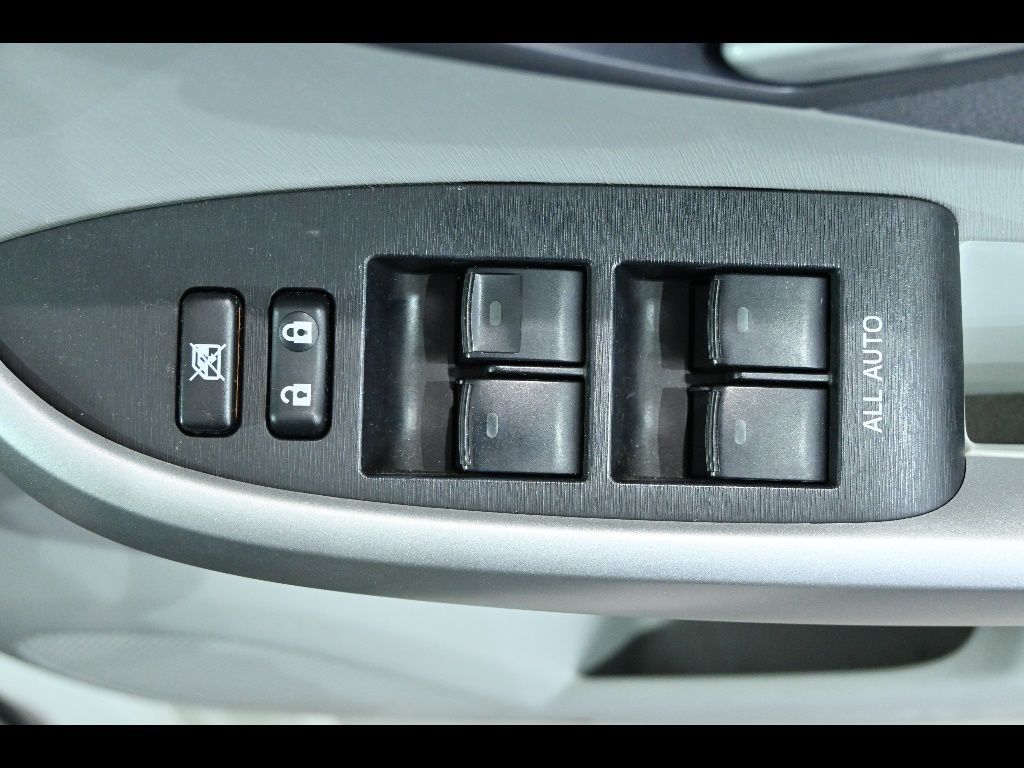2011 Toyota Prius S LEDエディション auction photo 11