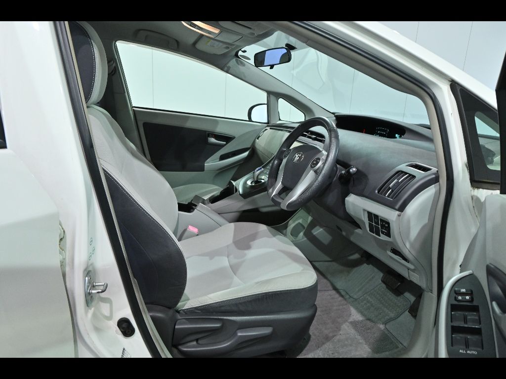 2011 Toyota Prius S LEDエディション auction photo 6