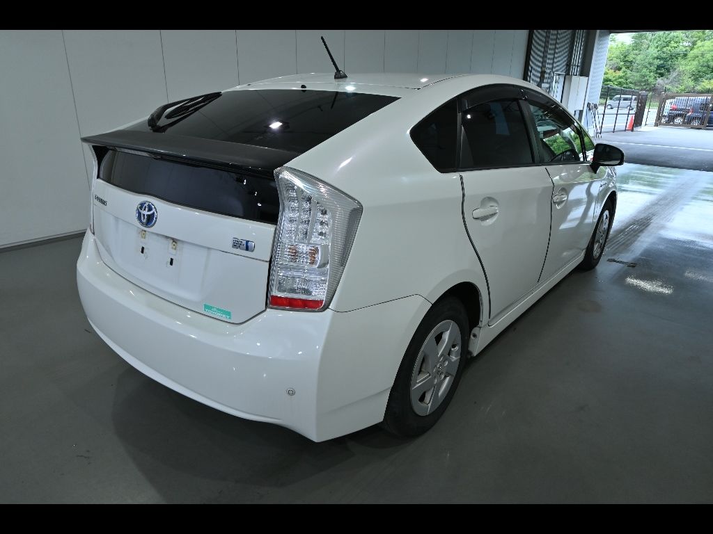 2011 Toyota Prius S LEDエディション auction photo 2