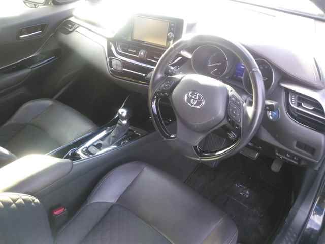 2017 Toyota C-HR G auction photo 3