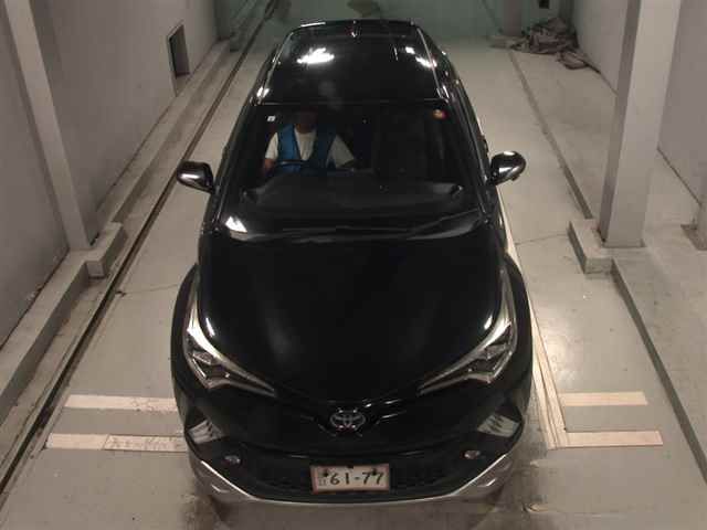2017 Toyota C-HR G auction photo 6