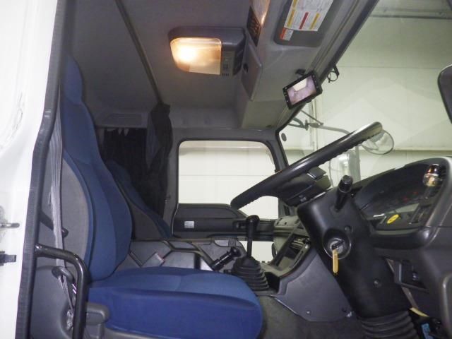 2013 Isuzu Van auction photo 6