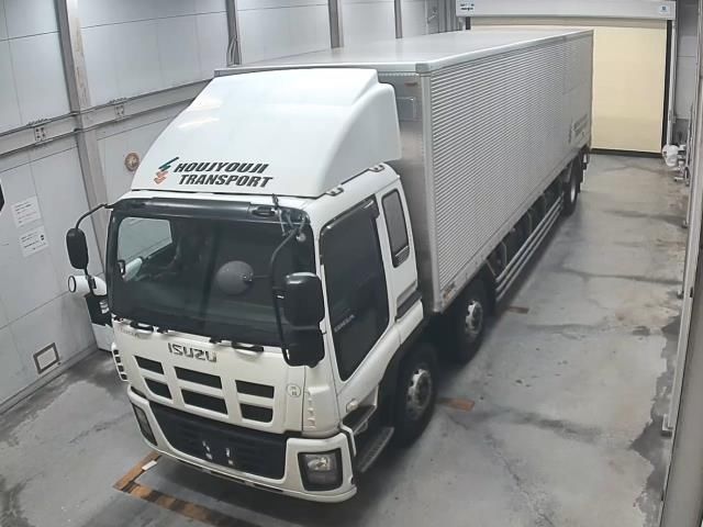 2013 Isuzu Van Japan auction vehicle