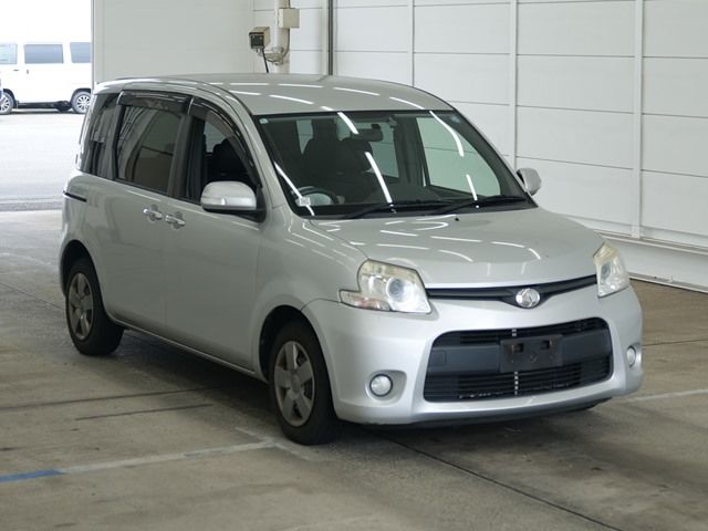 2014 Toyota Sienta ダイス Japan auction vehicle