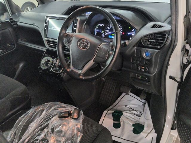 2019 Toyota Noah HV G auction photo 3