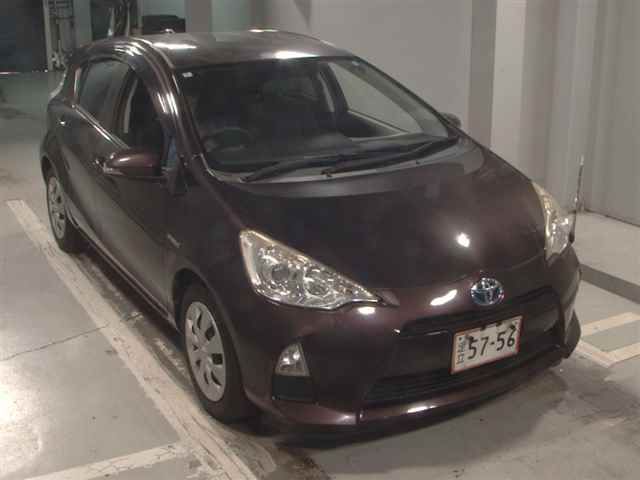 Japan Auction Vehicles 12 2014 Toyota Aqua S auction photo