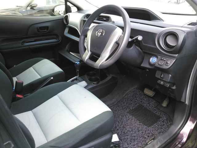 2014 Toyota Aqua S auction photo 3