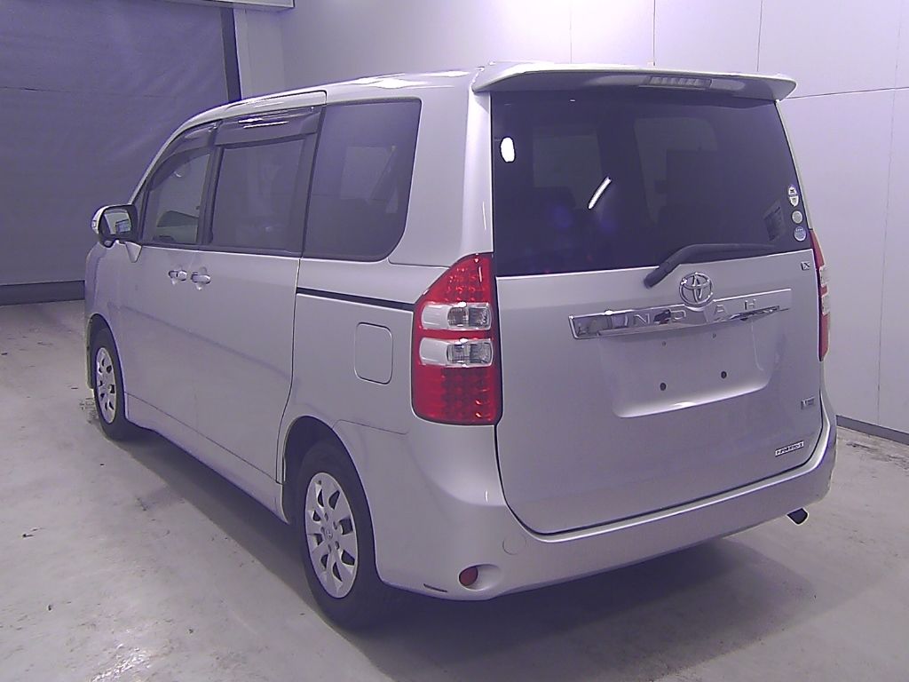 2011 Toyota Noah X Smart Edition (8-seater) auction photo 5