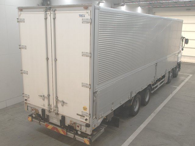2017 Isuzu Wing auction photo 2