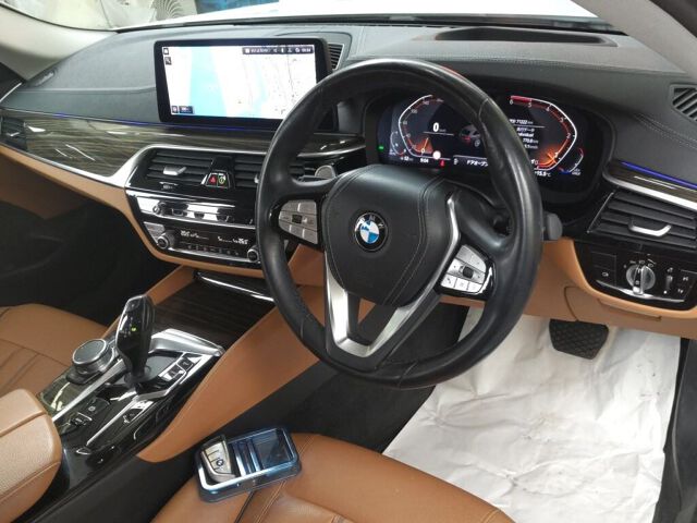 2021 BMW 5 Series 523DXD Luxury E-G+ 4WD auction photo 3
