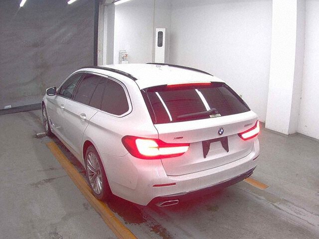 2021 BMW 5 Series 523DXD Luxury E-G+ 4WD auction photo 2