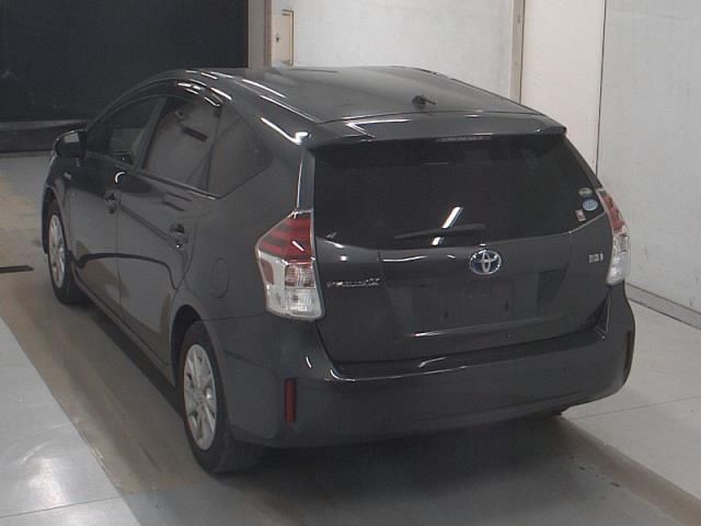 2015 Toyota Prius Alpha S auction photo 2