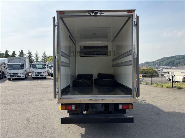 2022 Toyota Dyna Refrigerated and frozen trucks auction photo 4