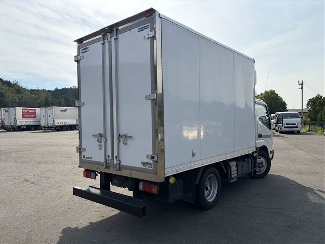 2022 Toyota Dyna Refrigerated and frozen trucks auction photo 2