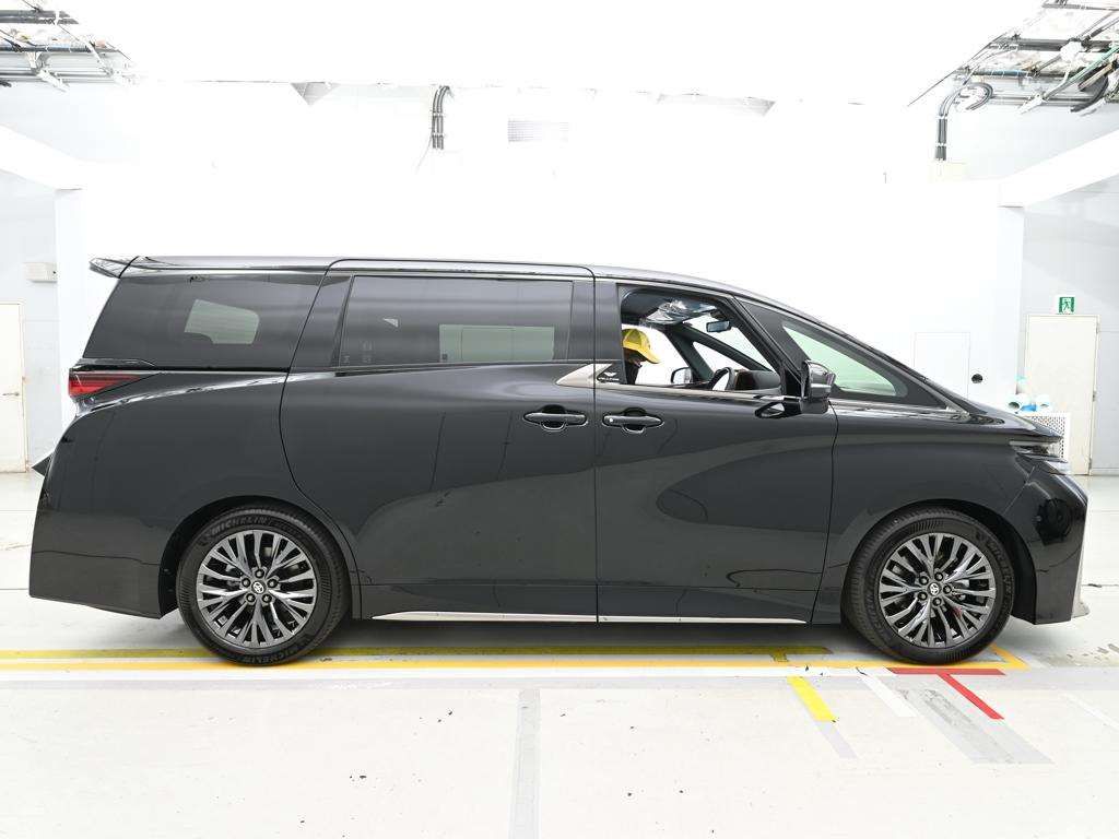 2026 Toyota Vellfire Z Premier auction photo 3