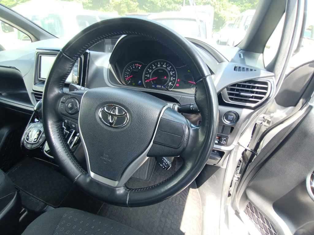 2021 Toyota Noah G 4WD auction photo 9