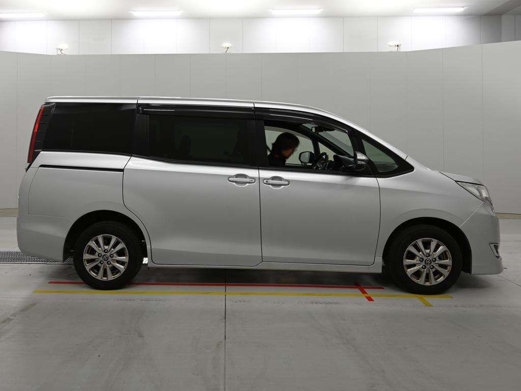 2021 Toyota Noah G 4WD auction photo 3