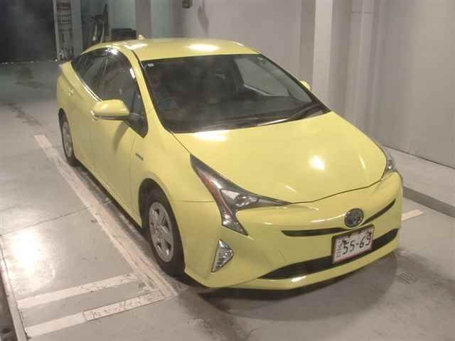 Japan Auction Vehicles 11 2015 Toyota Prius S auction photo
