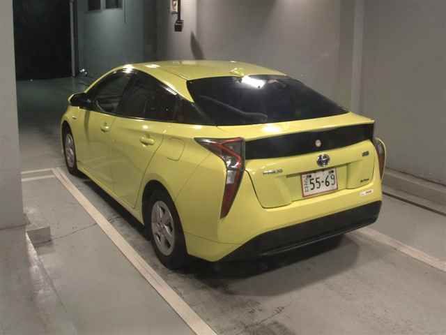 2015 Toyota Prius S auction photo 2