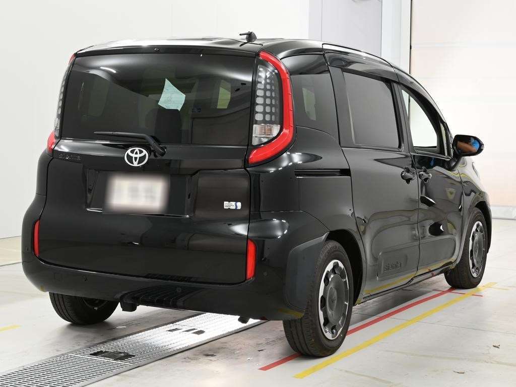 2022 Toyota Sienta ハイブリッドZ auction photo 2